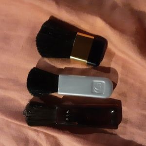 3 small makeup brushes